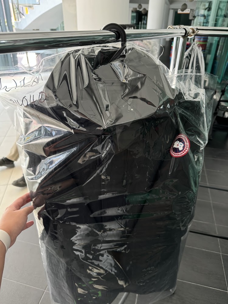 Mama Jo Launderette (The Zest @ Puchong) - Dry Cleaning / Laundry & Leather Care Restoration